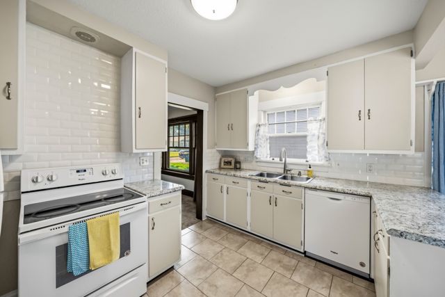 425 N 9th Street, Adel, IA 50003