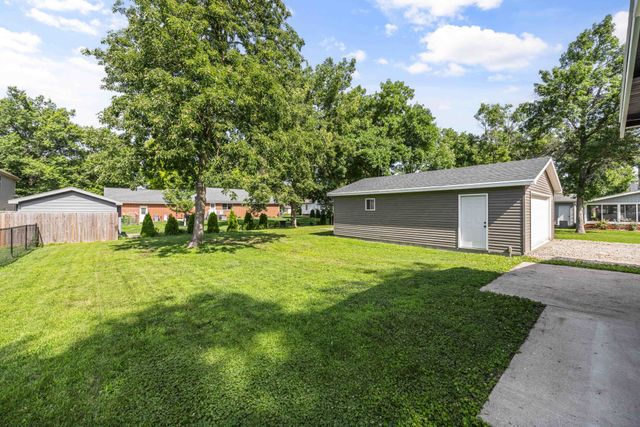 425 N 9th Street, Adel, IA 50003