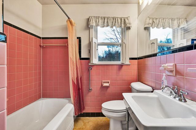 3038 Dover DR, Roanoke, VA 24018