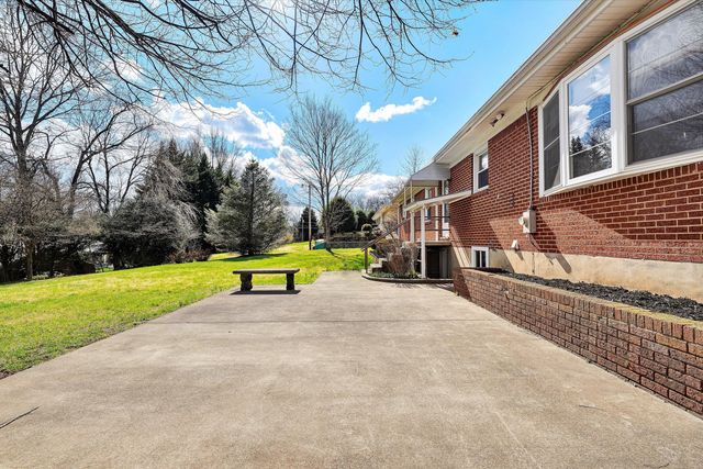 3038 Dover DR, Roanoke, VA 24018