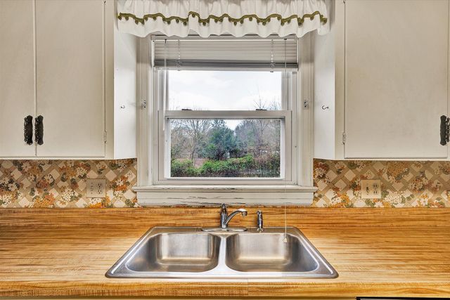 3038 Dover DR, Roanoke, VA 24018