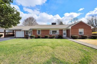 3038 Dover DR, Roanoke, VA 24018