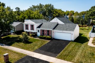750 HEMLOCK Lane, Carol Stream, IL 60188