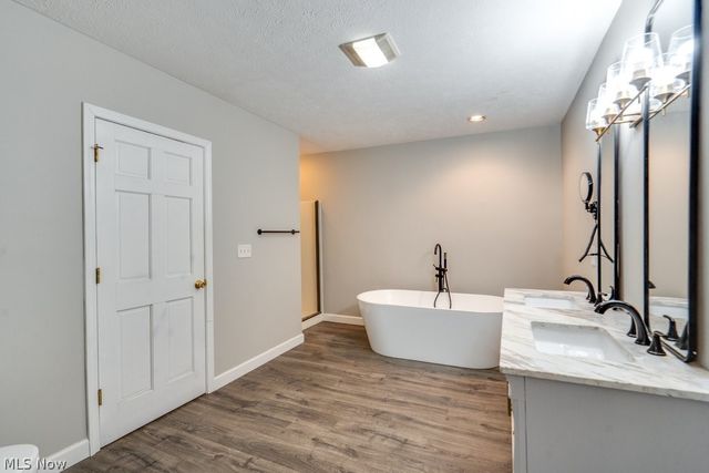 1229 Summit Drive, Mayfield Heights, OH 44124