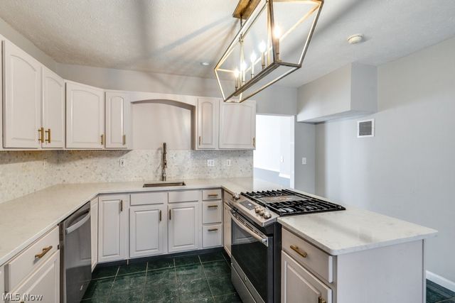 1229 Summit Drive, Mayfield Heights, OH 44124