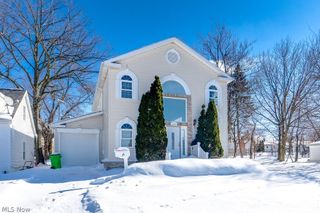 1229 Summit Drive, Mayfield Heights, OH 44124