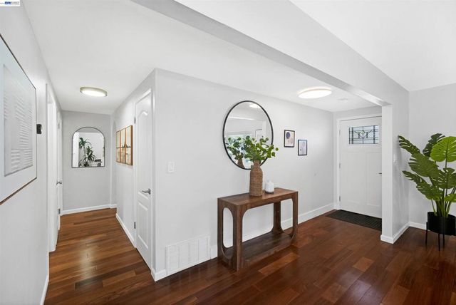 2617 Lancaster Rd, Hayward, CA 94542