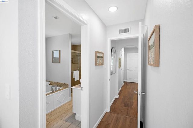 2617 Lancaster Rd, Hayward, CA 94542