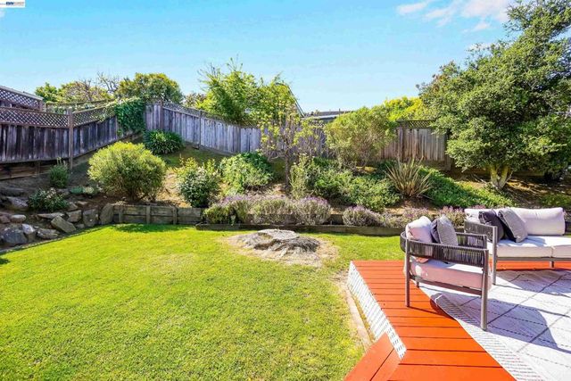 2617 Lancaster Rd, Hayward, CA 94542