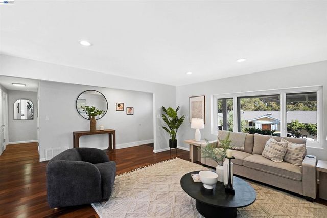 2617 Lancaster Rd, Hayward, CA 94542