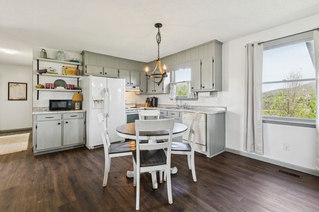 220 W Main St, Auburntown, TN 37016