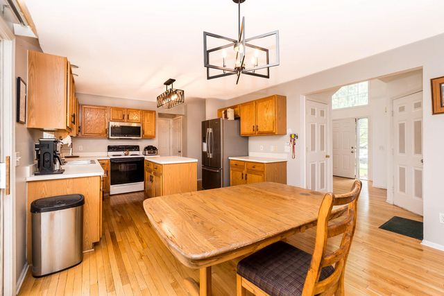 399 Quail Ridge Court, Waterford, MI 48327