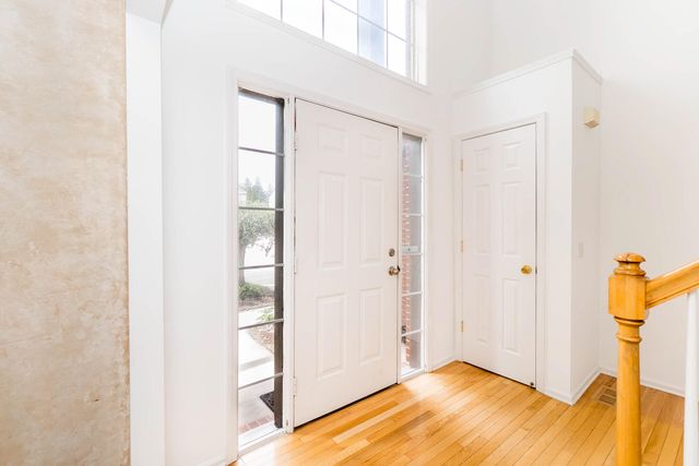 399 Quail Ridge Court, Waterford, MI 48327