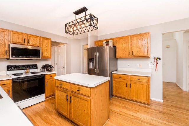 399 Quail Ridge Court, Waterford, MI 48327