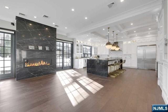 6 Allison Drive, Englewood Cliffs, NJ 07632
