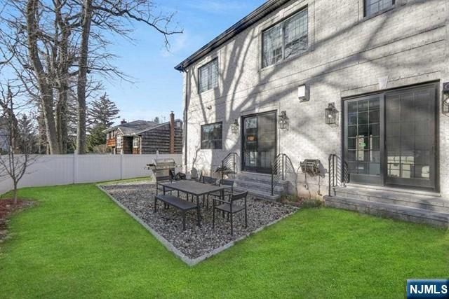 6 Allison Drive, Englewood Cliffs, NJ 07632