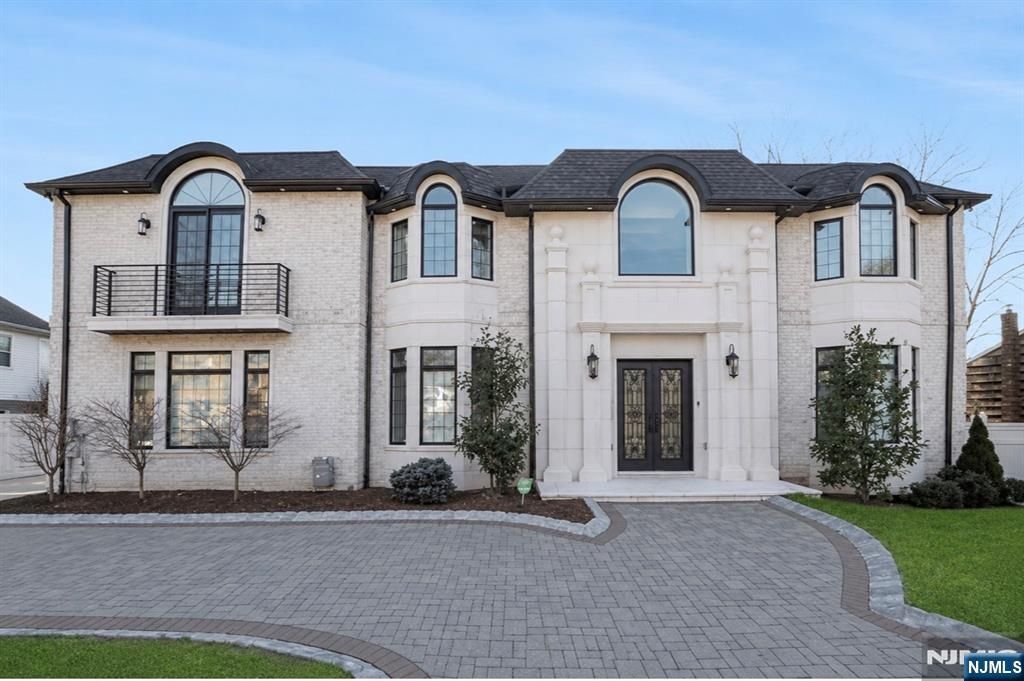 6 Allison Drive, Englewood Cliffs, NJ 07632