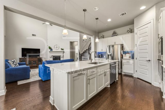 240 Cross Timbers DR, Georgetown, TX 78628