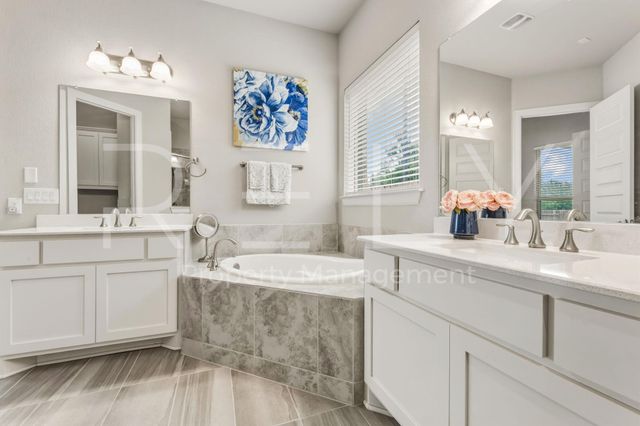 240 Cross Timbers DR, Georgetown, TX 78628