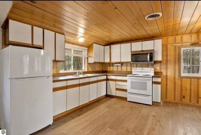 1568 Poplar Drive, Ne, Kalkaska, MI 49646