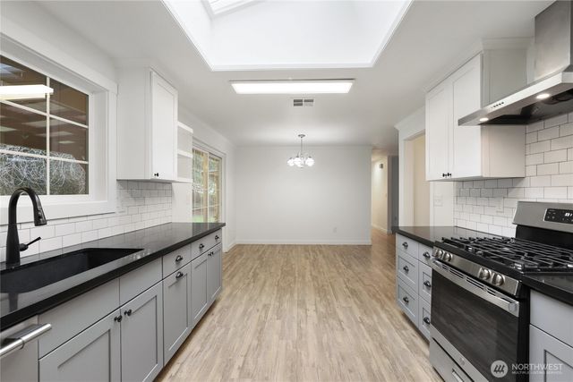 3380 NW Shadow Glen Boulevard, Silverdale, WA 98383