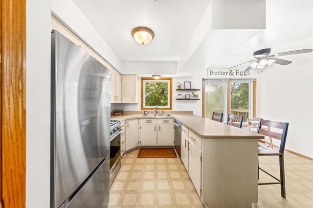 228 N Sawyer ROAD, Summit, WI 53066
