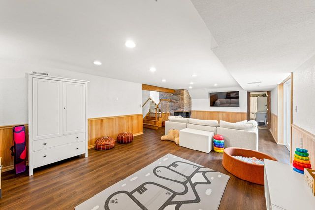 228 N Sawyer ROAD, Summit, WI 53066