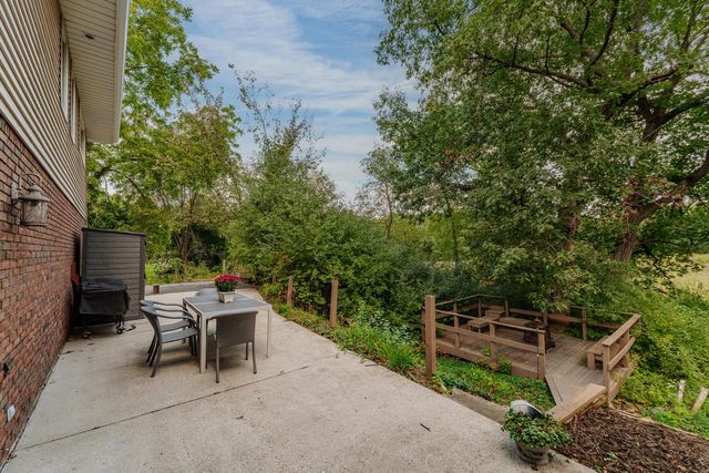 228 N Sawyer ROAD, Summit, WI 53066