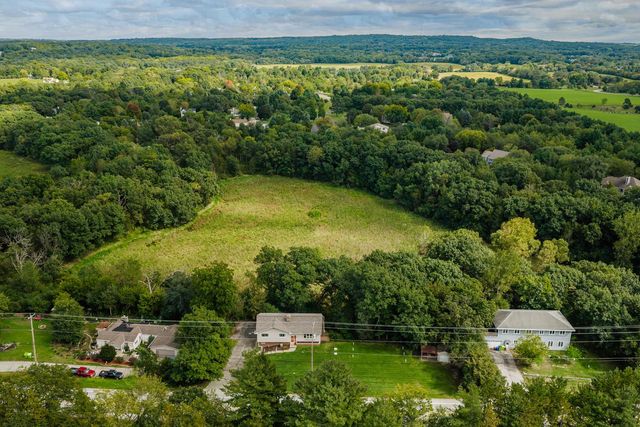 228 N Sawyer ROAD, Summit, WI 53066