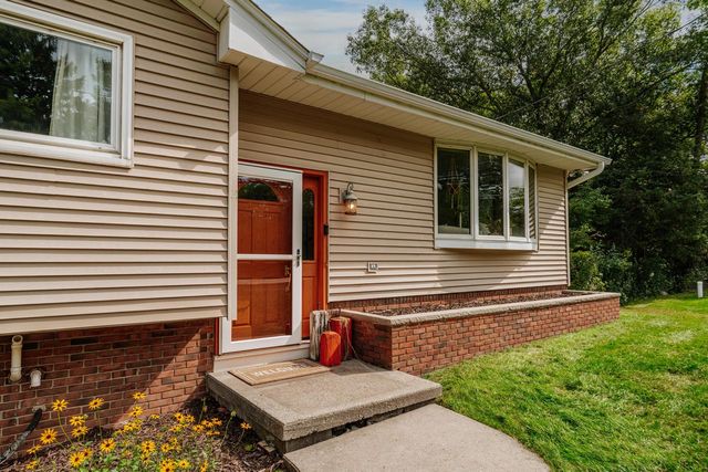 228 N Sawyer ROAD, Summit, WI 53066