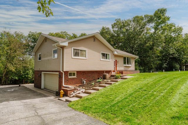 228 N Sawyer ROAD, Summit, WI 53066