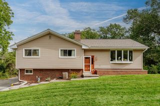 228 N Sawyer ROAD, Summit, WI 53066