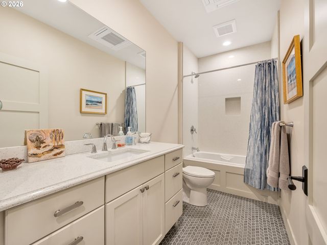 777 N MARION Ave, Gearhart, OR 97138