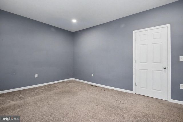 105 LAYTON DR, New Castle, DE 19720