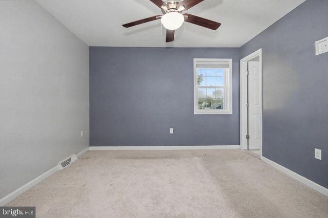 105 LAYTON DR, New Castle, DE 19720