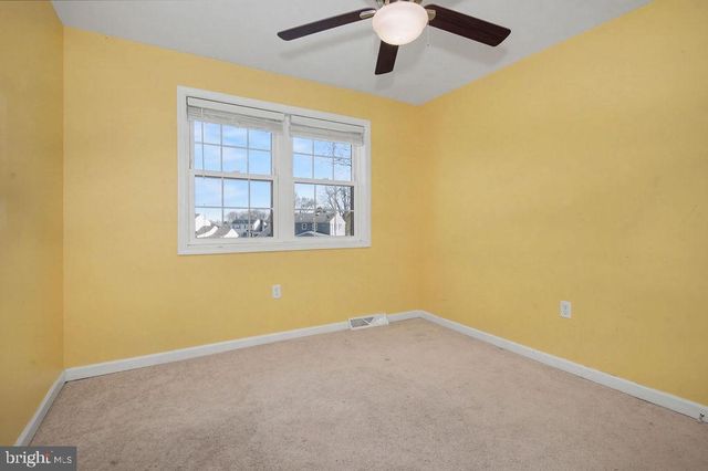 105 LAYTON DR, New Castle, DE 19720