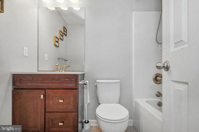 105 LAYTON DR, New Castle, DE 19720