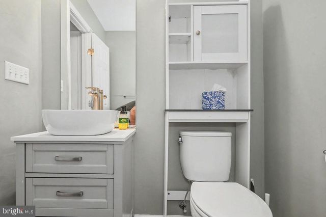 105 LAYTON DR, New Castle, DE 19720