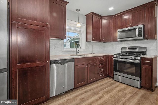 105 LAYTON DR, New Castle, DE 19720