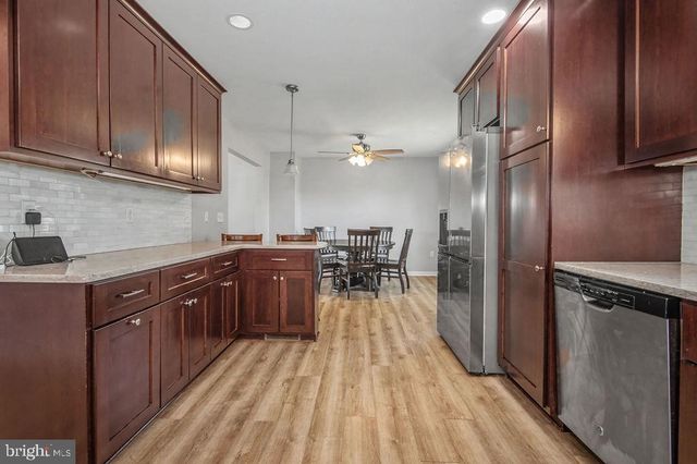 105 LAYTON DR, New Castle, DE 19720