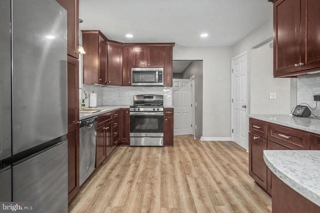 105 LAYTON DR, New Castle, DE 19720