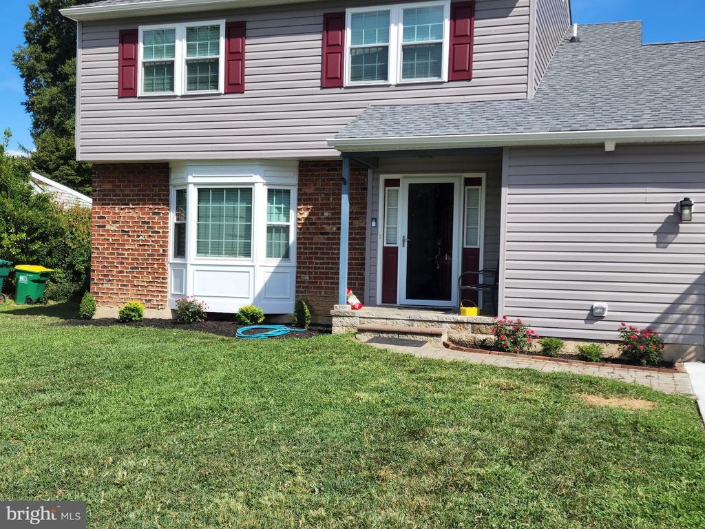 105 LAYTON DR, New Castle, DE 19720