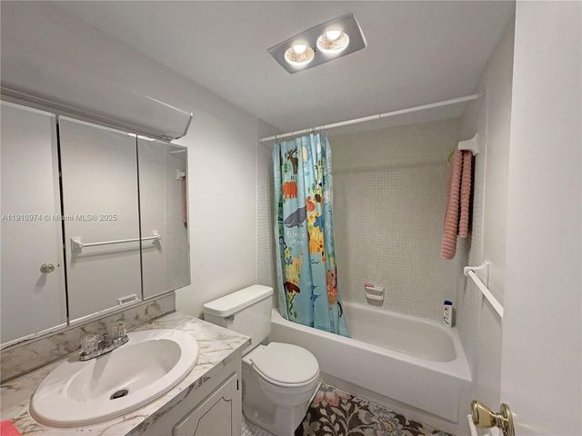 500 W Village Green Cir W 203, Palm Springs, FL 33461