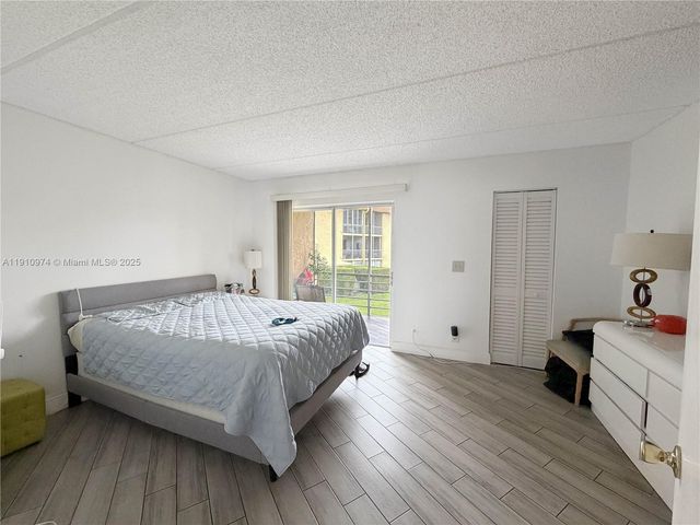 500 W Village Green Cir W 203, Palm Springs, FL 33461