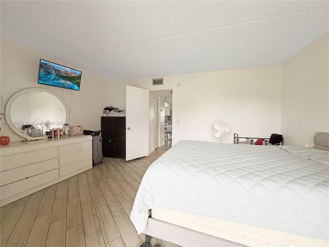 500 W Village Green Cir W 203, Palm Springs, FL 33461