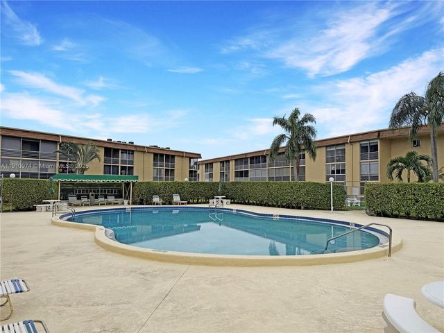 500 W Village Green Cir W 203, Palm Springs, FL 33461