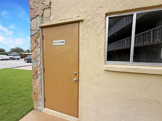 500 W Village Green Cir W 203, Palm Springs, FL 33461