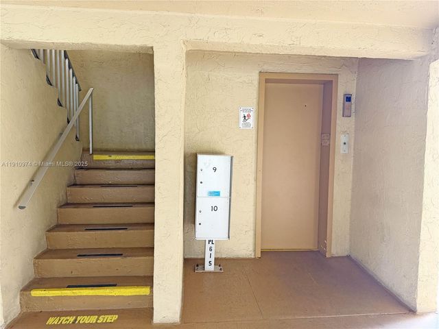 500 W Village Green Cir W 203, Palm Springs, FL 33461