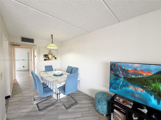 500 W Village Green Cir W 203, Palm Springs, FL 33461