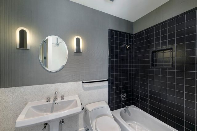 5304 Braeburn Drive, Bellaire, TX 77401